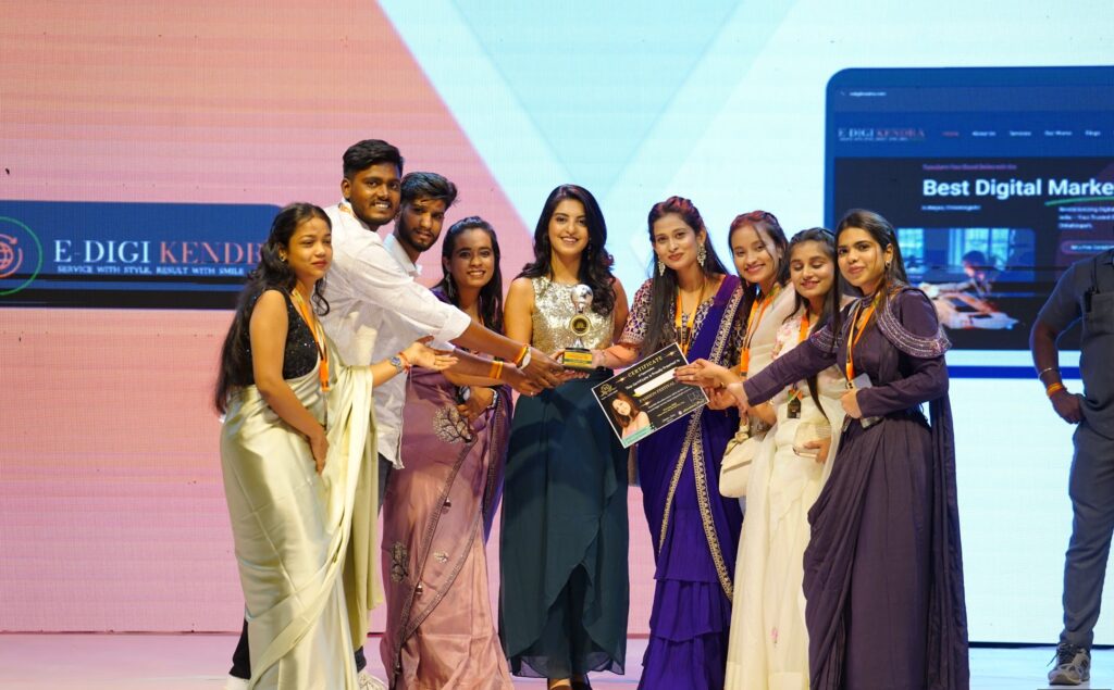E-DIGI KENDRA team receiving Digital Marketing Partner award at prestigious event in Raipur Chhattisgarh